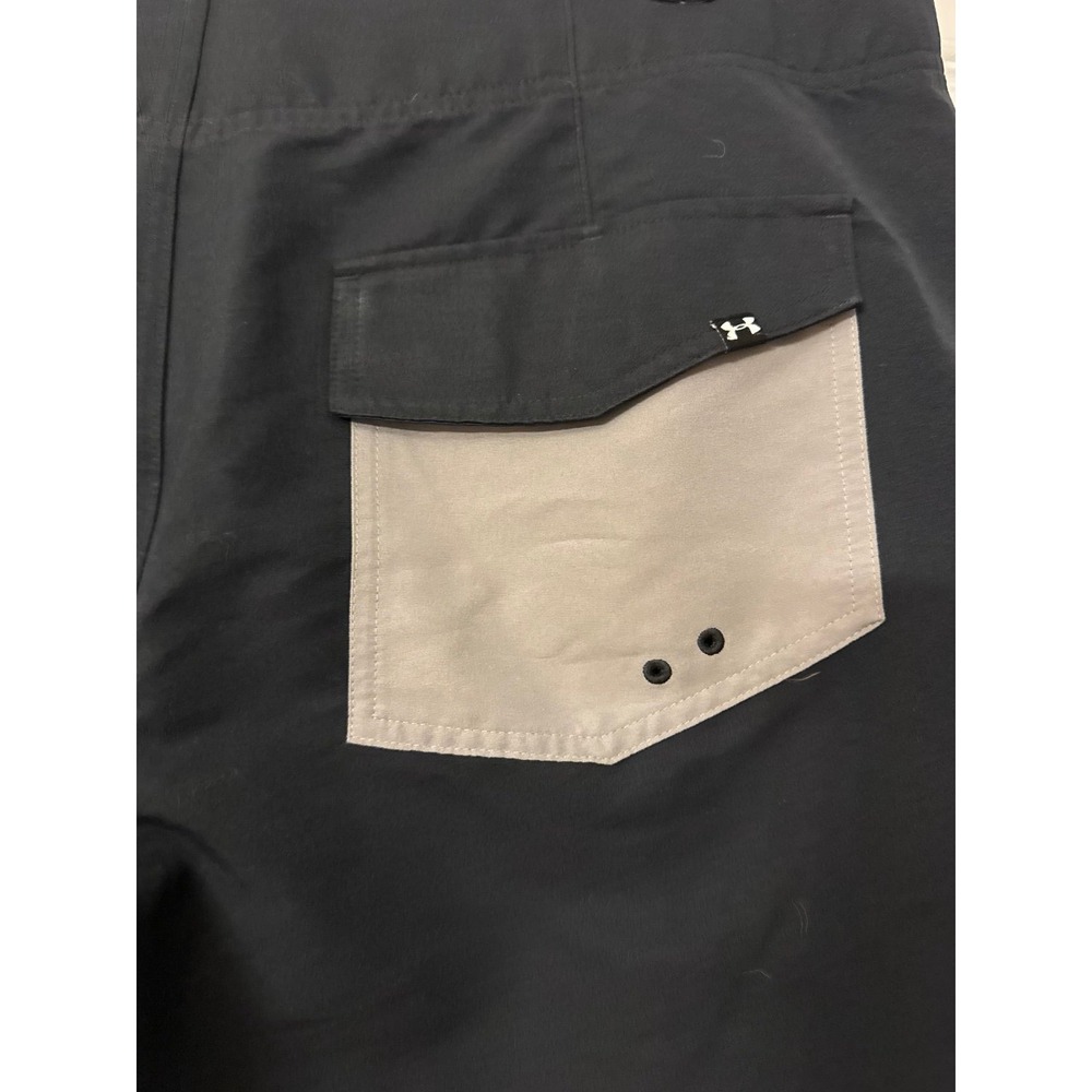 Under Armour Shorts Mens Size 36 Swim Trunks Board Shorts Non- Lined - Picture 3 of 6